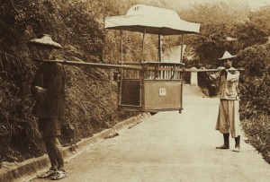 3-sedan-chair-victoria-peak Two Chinese coolies holding an empty sedan chair