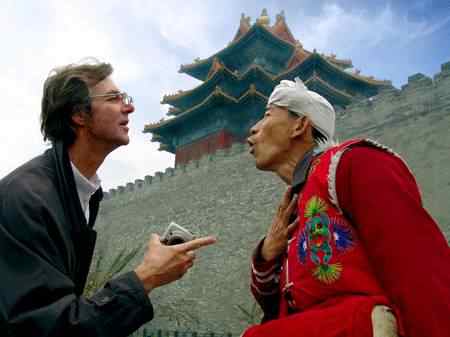 A foreigner speaks with a Chinese person in China