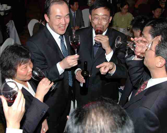 A toast at a Chinese banquet