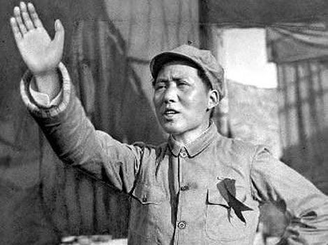 Mao Zedong with his hand up